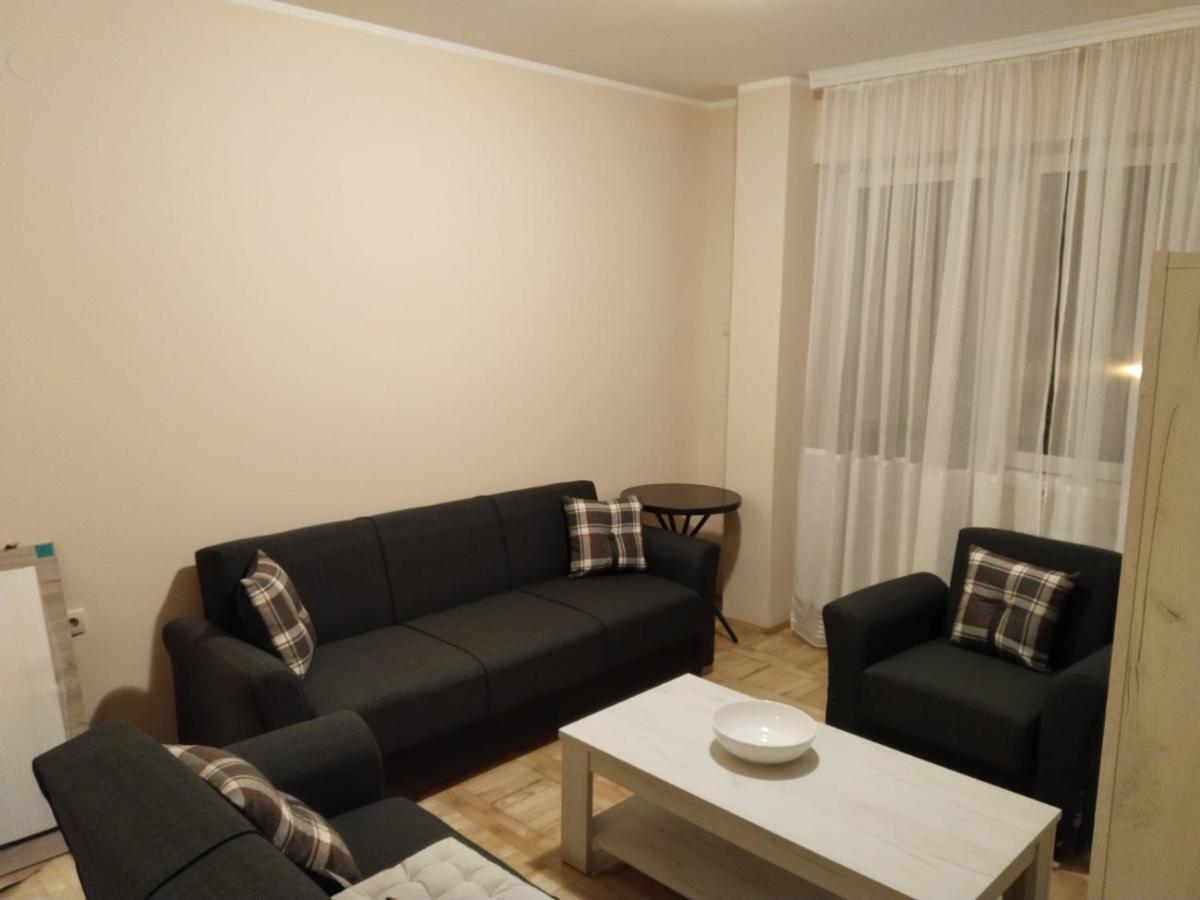 Apartment Vali1 *